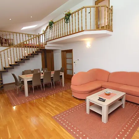 Nera Apartment *